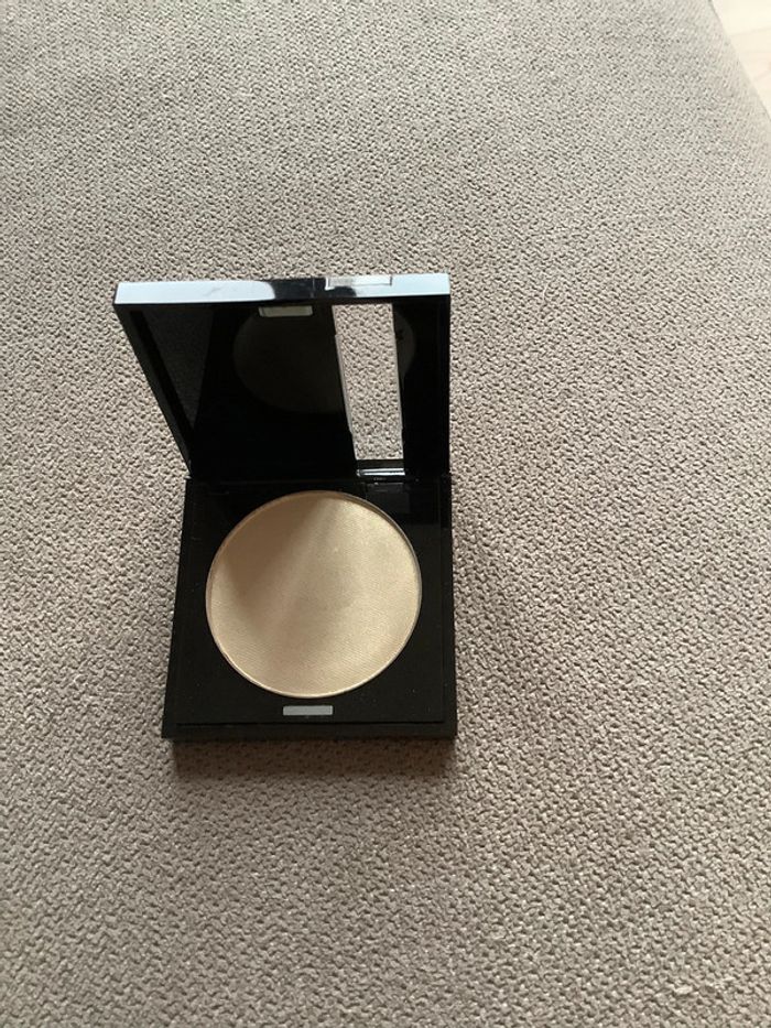 Fard à paupières Make up for Ever NEUF 101  jaune pastel irisée - photo numéro 3