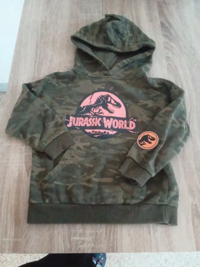 🌹pull a capuche 4-5 ans 110cm🌹