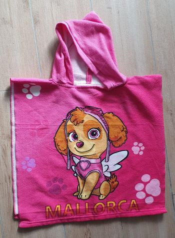Serviette fille piscine