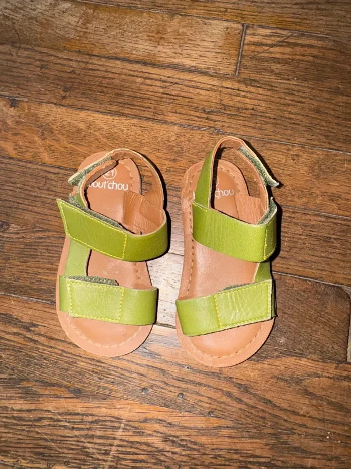 chaussures Bout'chou Taille 21 jamais portées