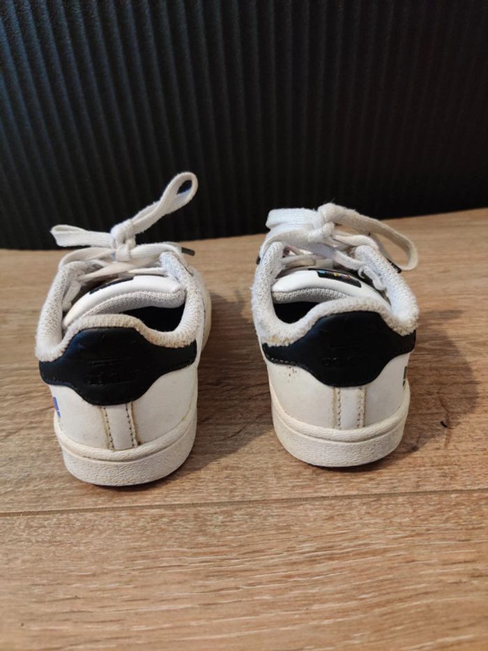 Basket Adidas taille 22 - photo numéro 4