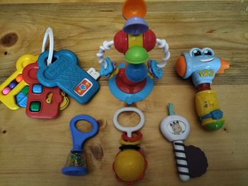 Lot jouets bébés