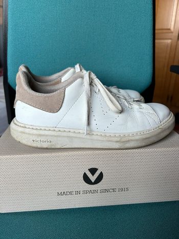 Baskets basses nude Victoria shoes