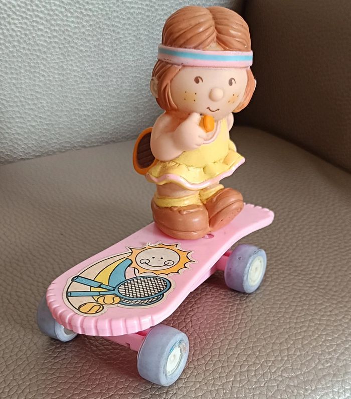 Figurine novelty skate