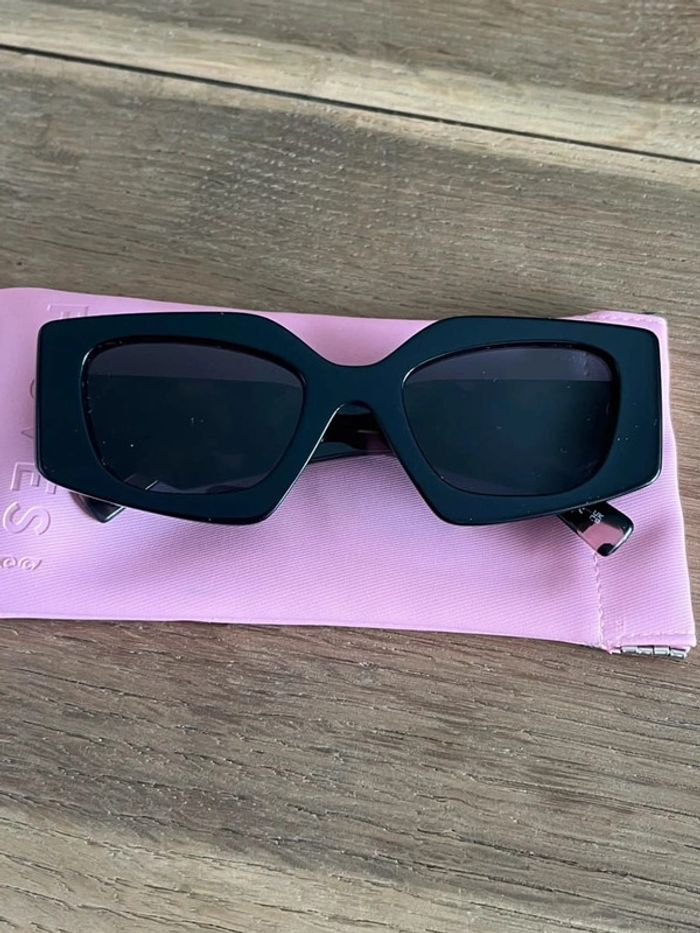 Lunettes de soleil Prada