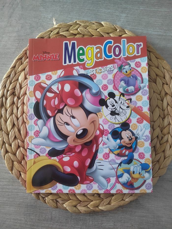 Livre de coloriage Minnie MegaColor + crayons de couleur - photo numéro 2