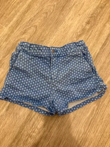 Short okaidi 6 ans en très bon état