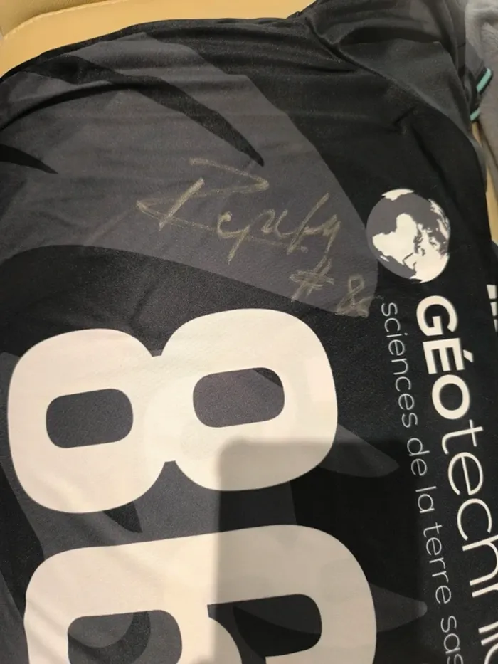 Tee shirt dédicacé Ngapeth neuf L