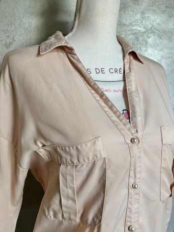 Chemise rose pâle boutons perles Zara