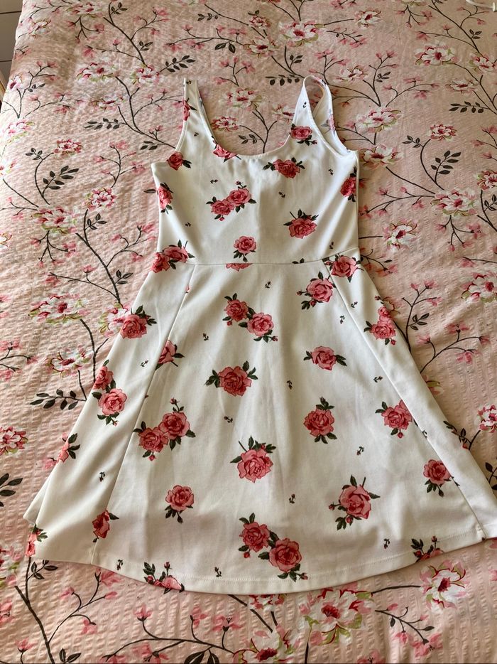 Robe patineuse blanche à fleurs roses 🌸 - photo numéro 7