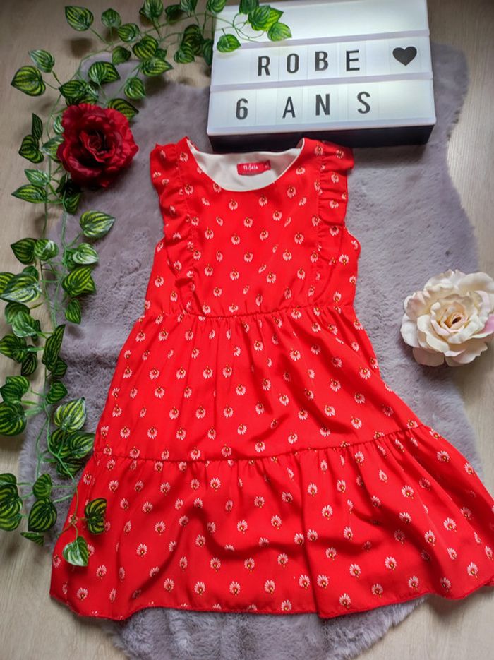 Belle robe rouge à fleurs manches courtes 6 ans