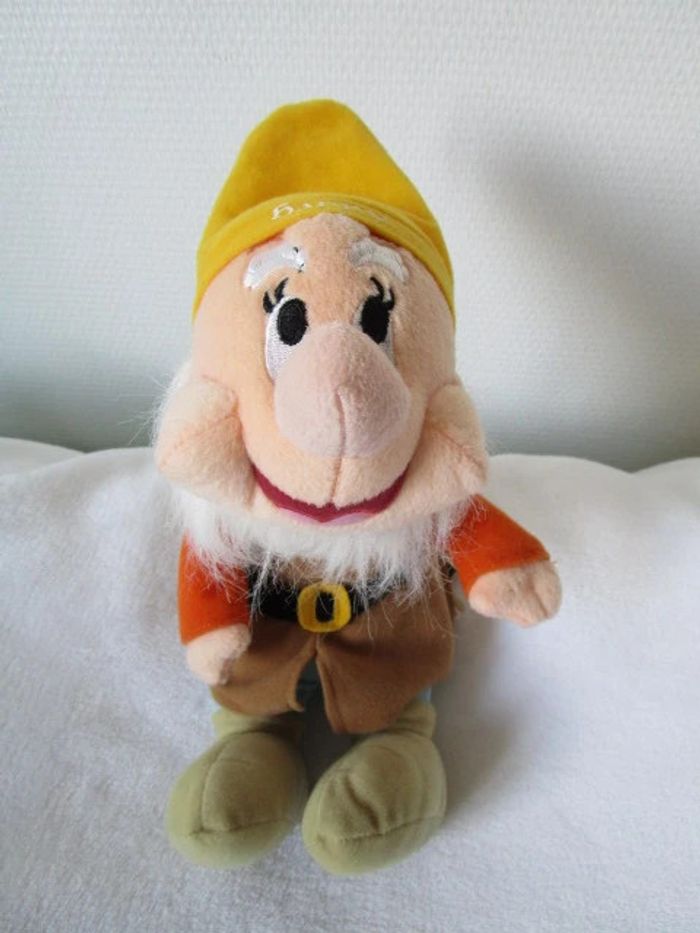 Peluche Joyeux nain Blanche-Neige Disney TBE - photo numéro 2