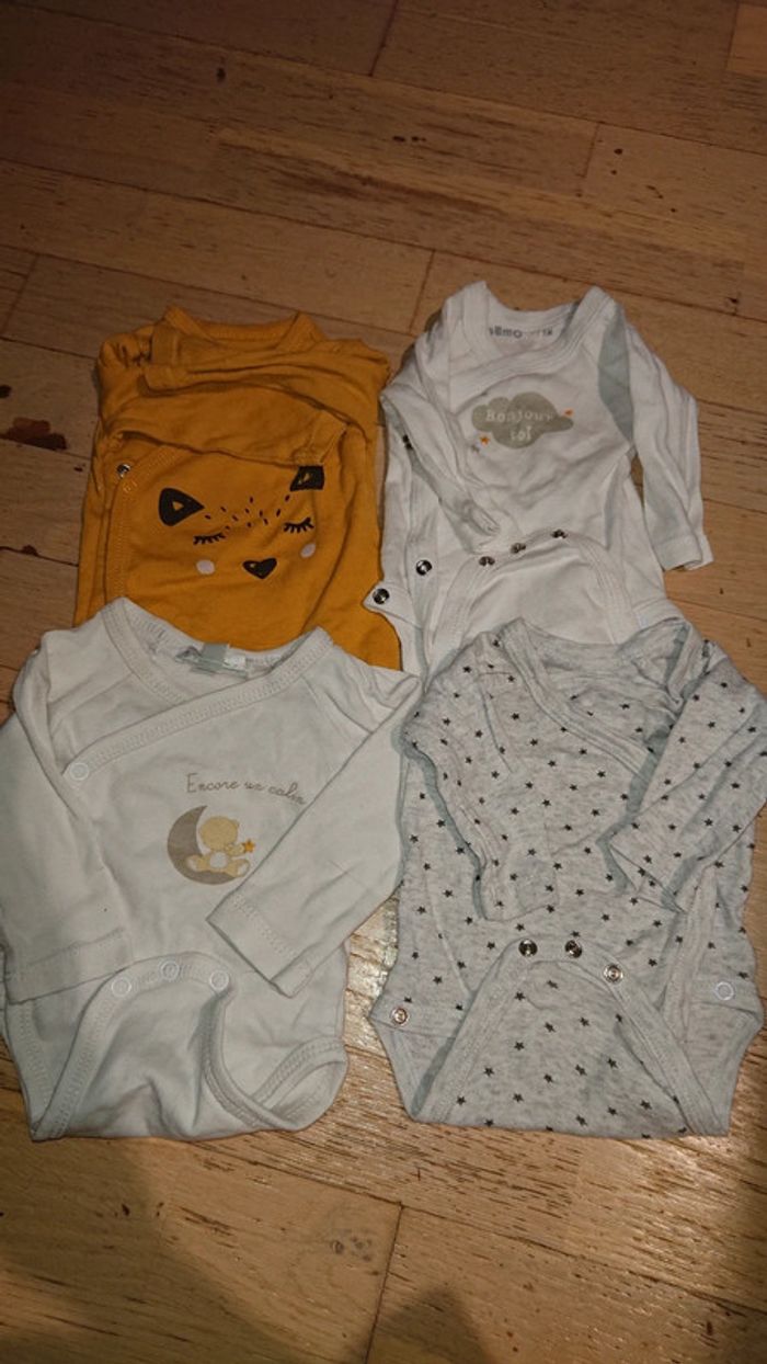 Lot de 4 bodys manches longues ouverture devant 1 mois