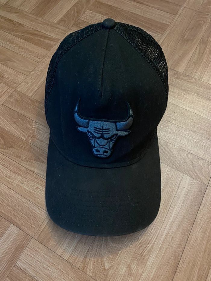 Casquette noir New Era trucker Chicago Bulls