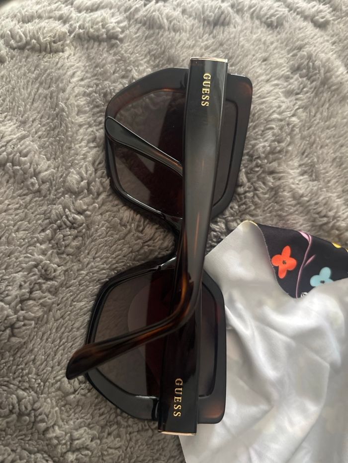 Lunettes de soleil GUESS – Oversize écaille - photo numéro 2