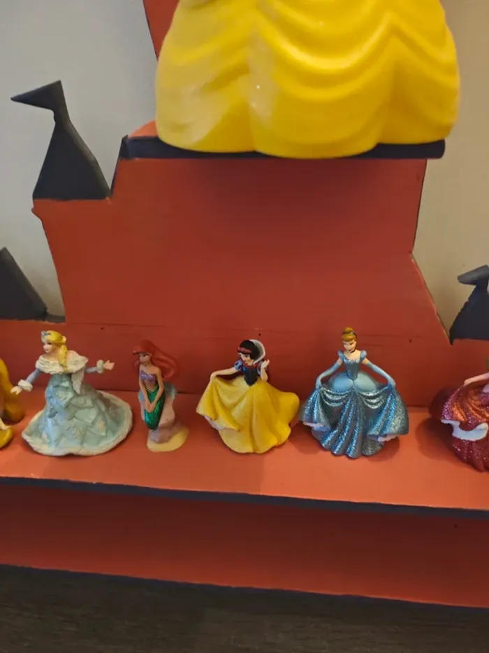 Château et figurines princesse disney - photo numéro 4