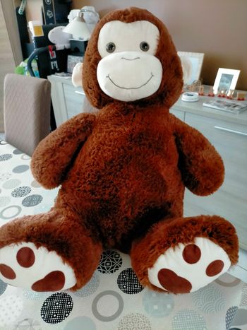 Grande peluche singe