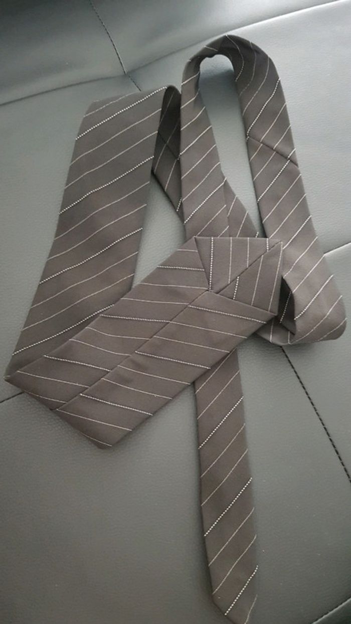 🍇 Cravate noire a rayures - photo numéro 3