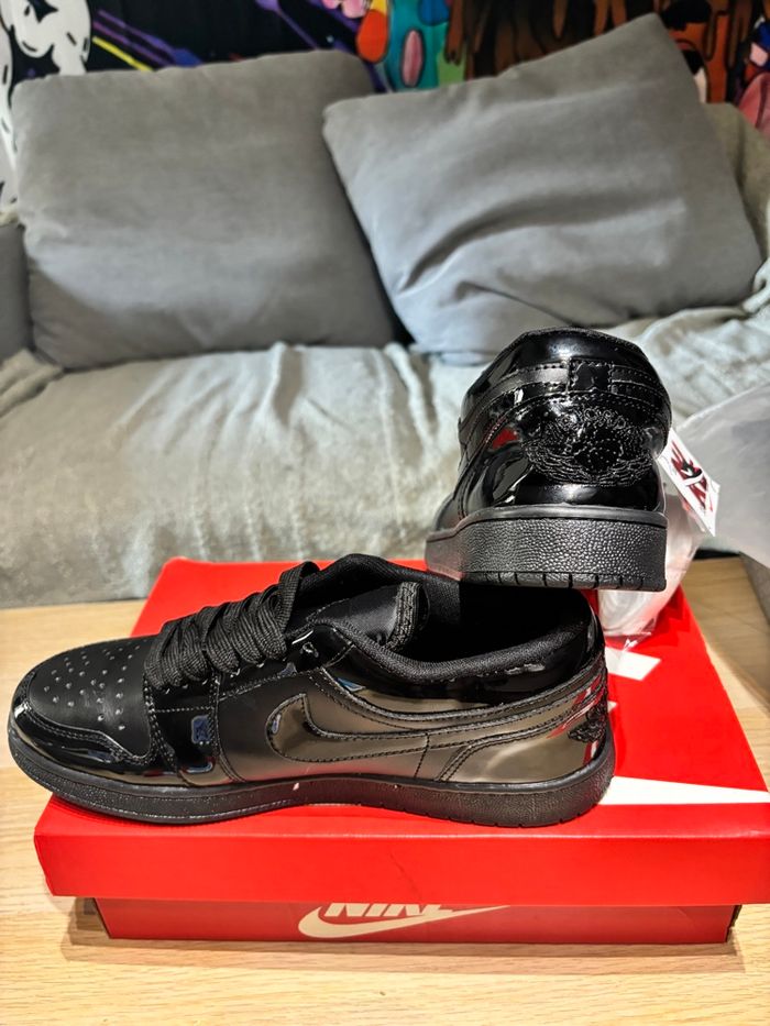 Baskets Nike Air Jordan 1 Low noires – Neuves - photo numéro 5