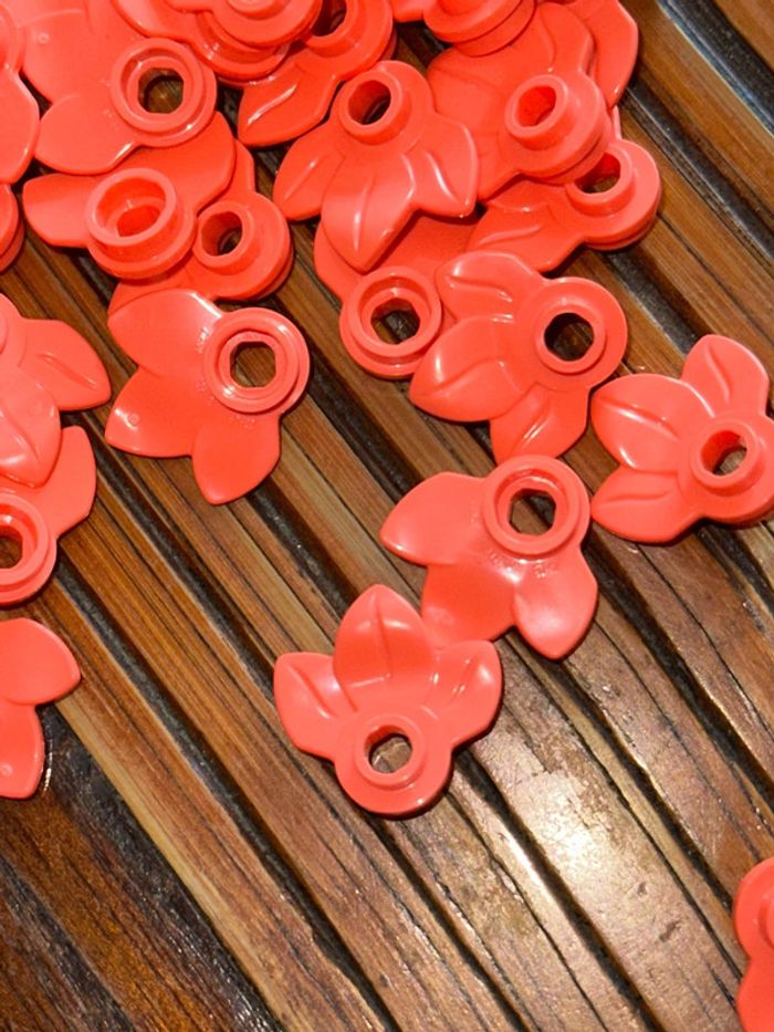 50 lego Plant Plate, Round 1 x 1 with 3 Leaves 32607 Corail - photo numéro 3