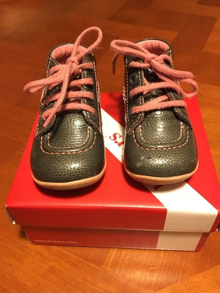 Kickers Bébé fille Billista gris vernis 19