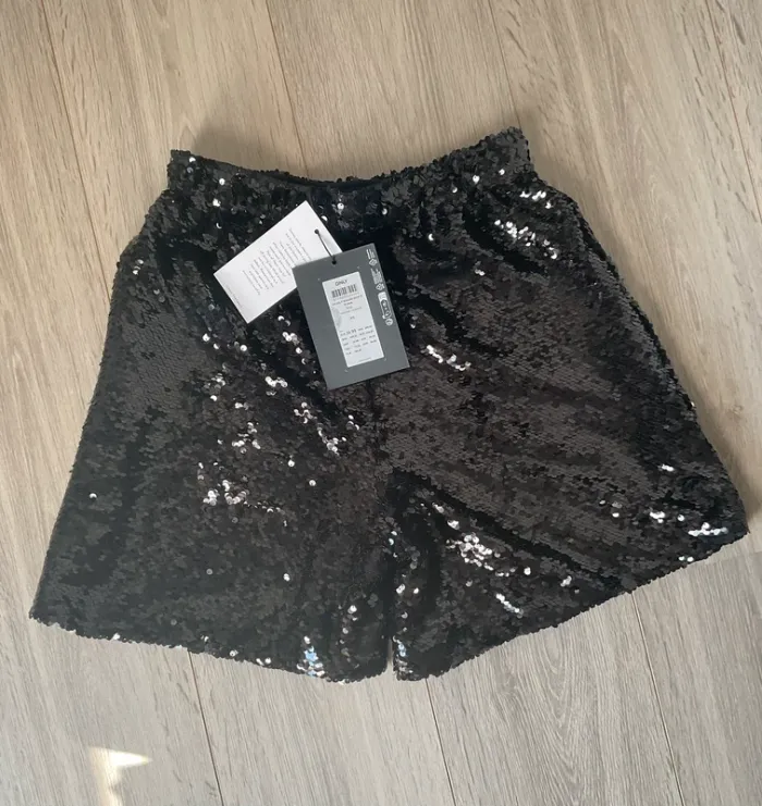 Short à sequins