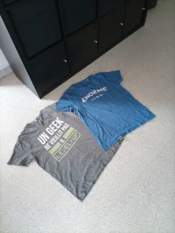 Lot 2 t-shirts