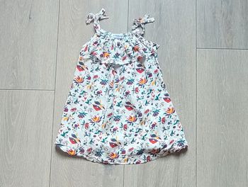 Tres belle robe fluide blanche. Fille 9 mois. Marque Vertbaudet