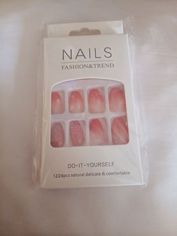 Ensemble manucure Faux ongles neuf