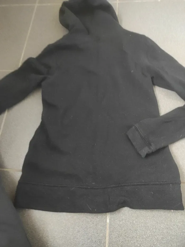 Pull xs a capuche - photo numéro 4