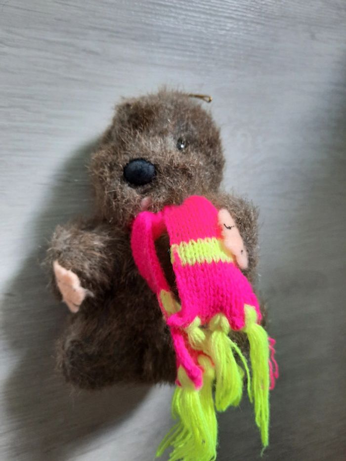 Peluche marmotte avec écharpe. - photo numéro 2