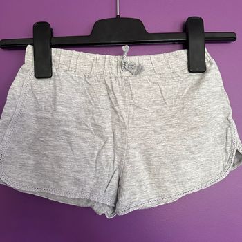 Short fille