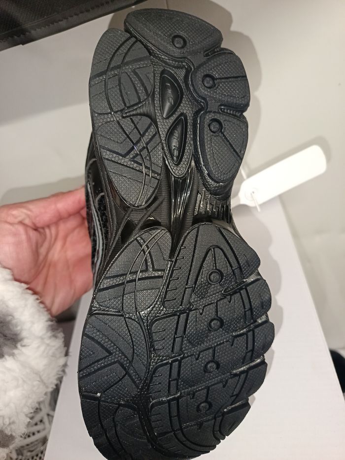 Basket neuve sauconyy T42 - photo numéro 4