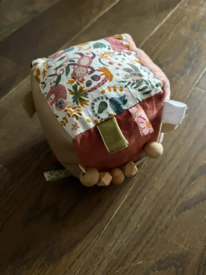 Cube activité fait main parfait état