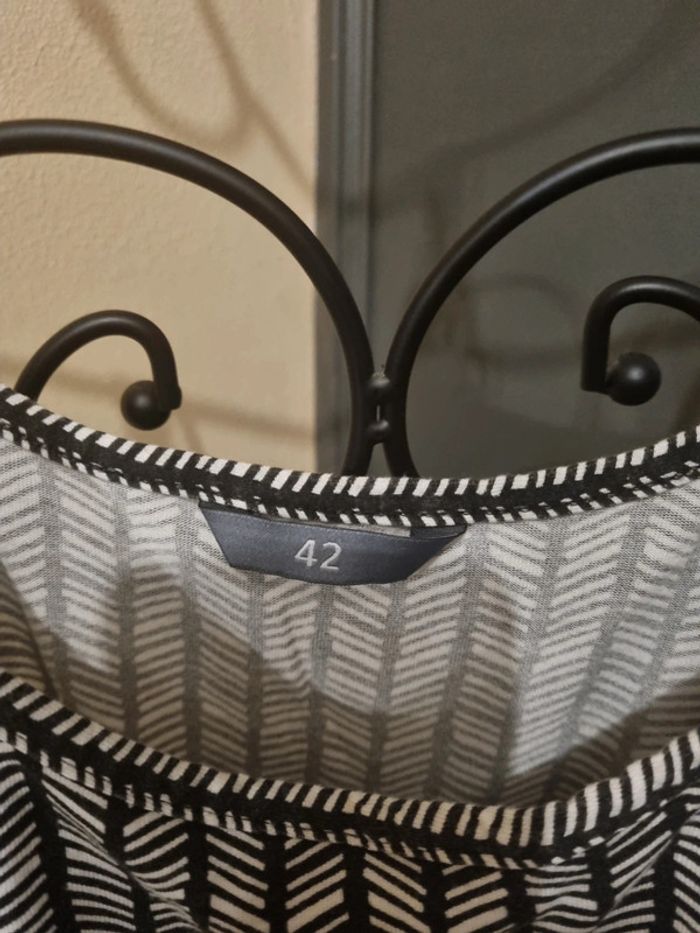 Robe noire et blanche - photo numéro 2