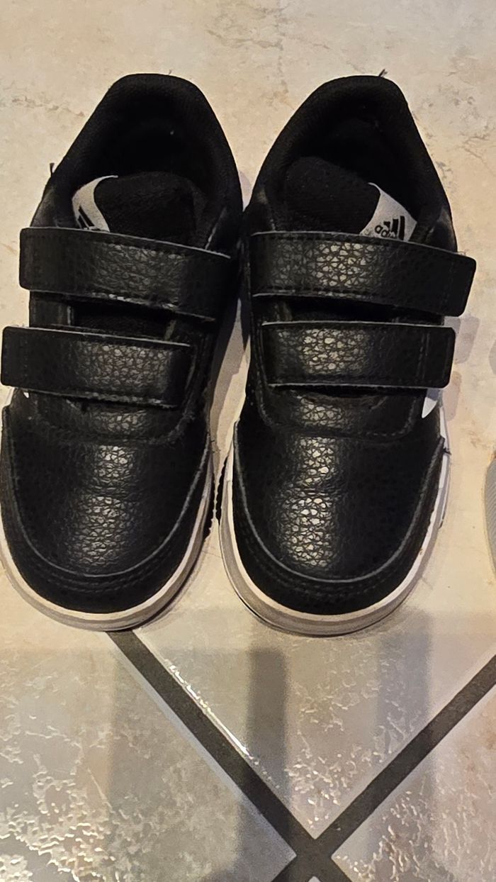 🥰💙🥰 superbe lot Baskets et sandales pointure 24 garçon 🥰💙💙💙 - photo numéro 7