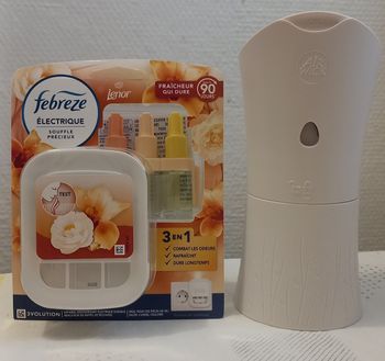 diffuseur febreze électrique avec recharges+ Airwick sans recharge 