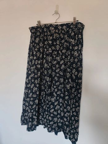 Jupe longue bleu marine à fleurs blanches 46