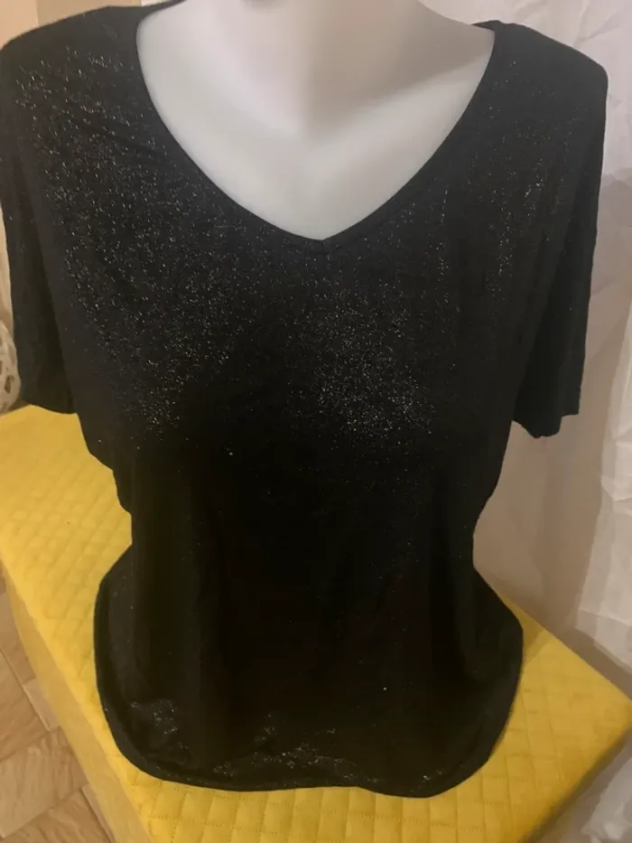Tee shirt So Soire taille M brillant manches courtes très bon état