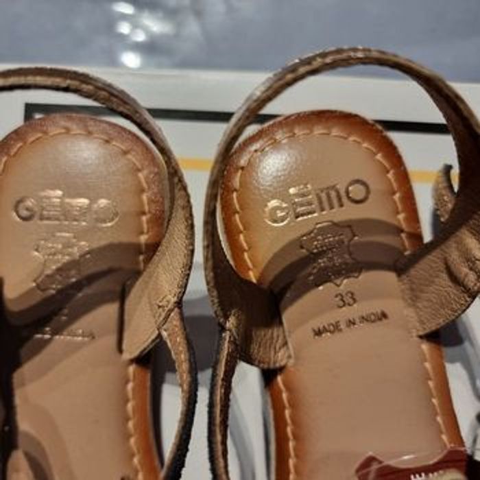 NEUVES (NON PORTÉES)🏷😍🤩🩷SUPERBES  sandales pointure 33 Fille ⚘️⚘️(ferme) - photo numéro 7