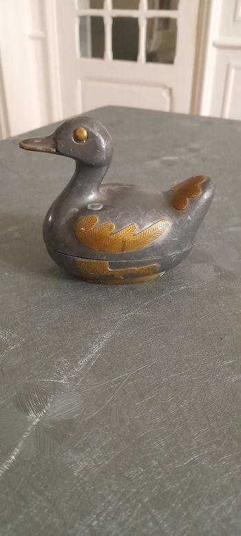 Petite boîte canard en étain