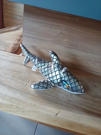 Peluche requin pailletée