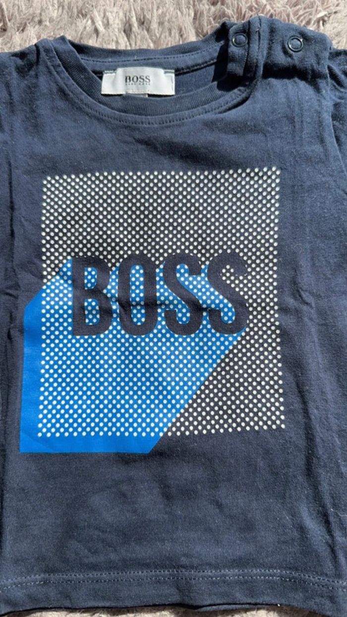 Tee-shirt Hugo Boss 6 mois - photo numéro 2