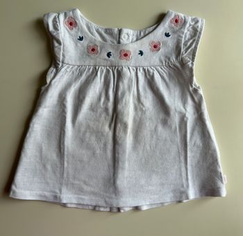 Tee-shirt blanc broderie fleurs taille 6 mois