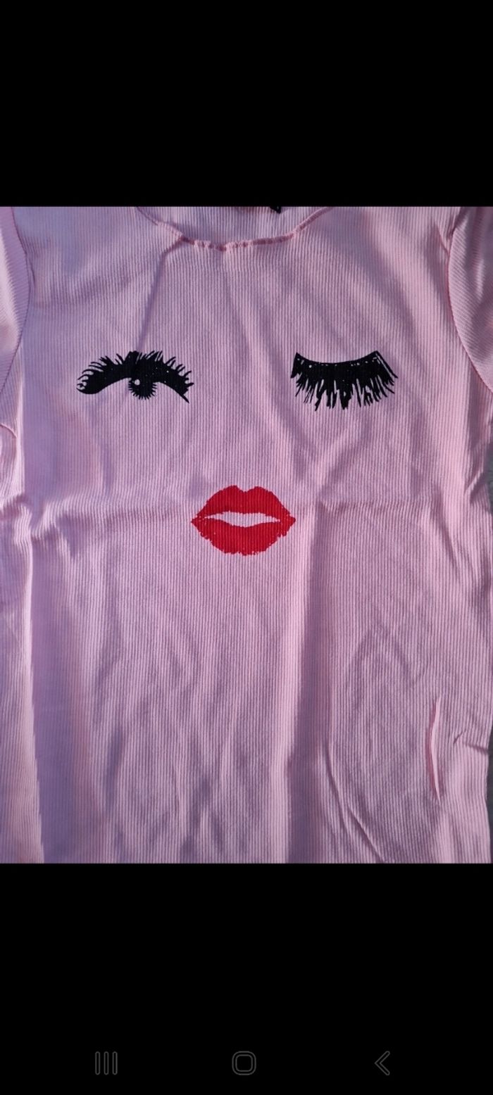 T shirt neuf - photo numéro 2