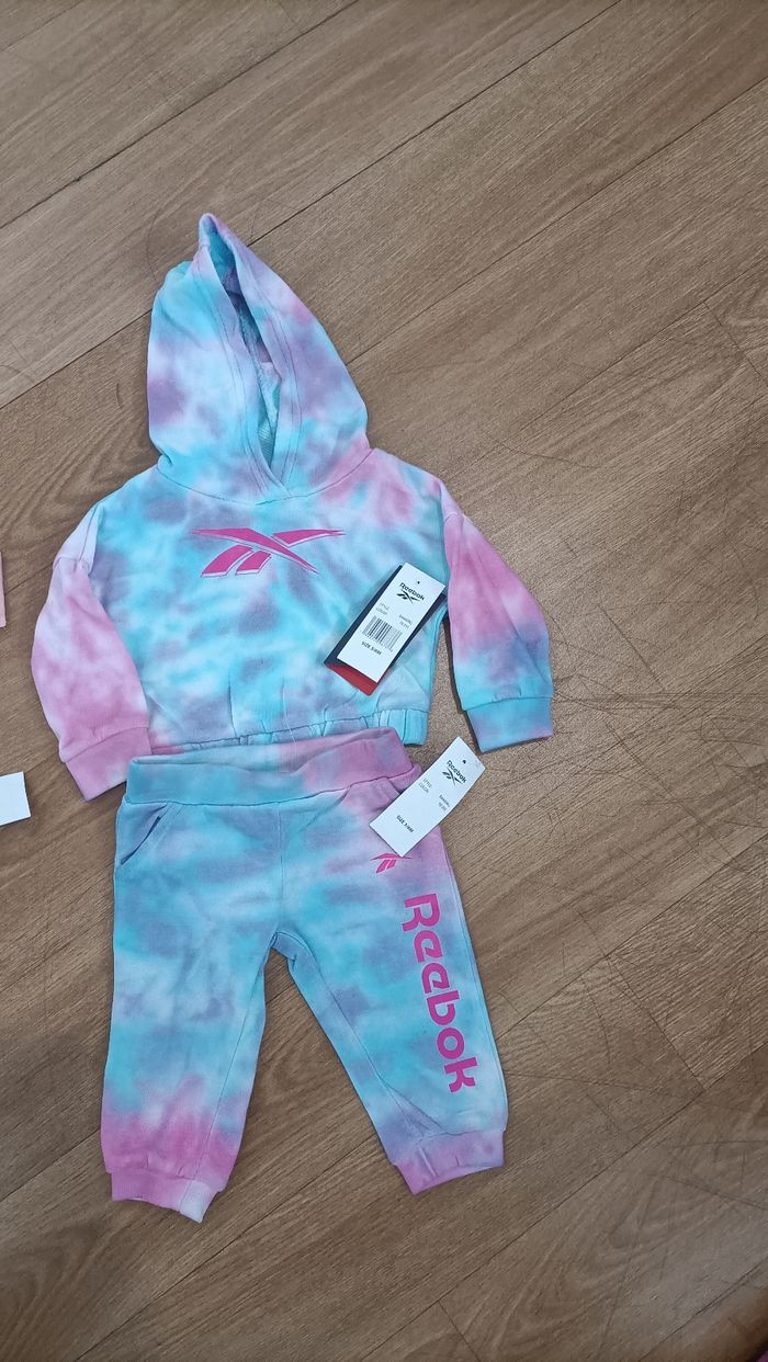 Ensemble jogging+ pull d'hiver bébé fille Reebok lot de deux ensembles  5 pièces - photo numéro 3