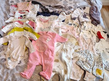 Lot vêtements bébé