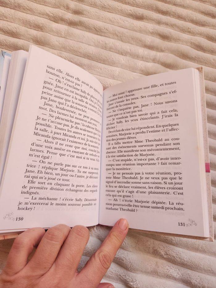 📚 Les Jumelles Tome 6 – Les jumelles mènent le jeu (Bibliothèque Rose) - photo numéro 4