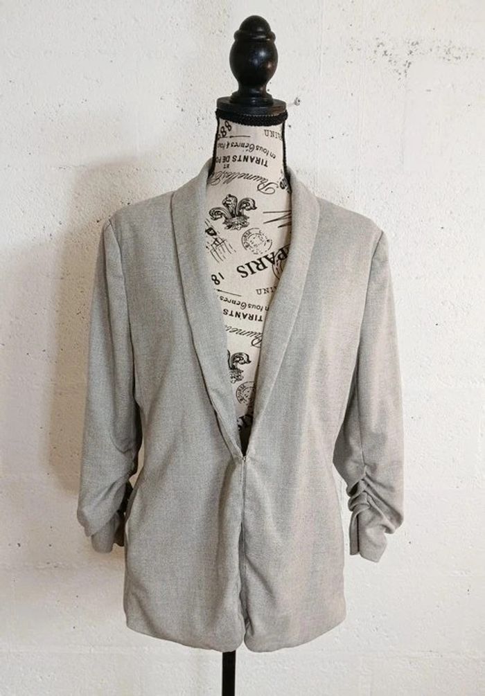 🩶 Blazer beige grisé H&M – Taille 40 – Chic & léger – Très bon état - photo numéro 10