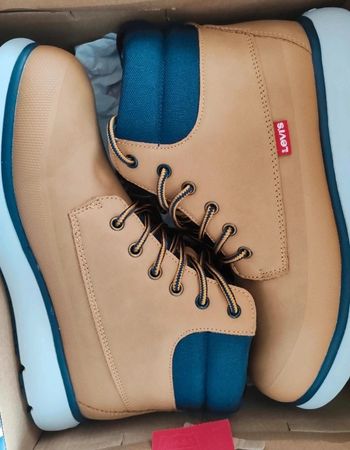 Chaussures Levi's NEUVES 